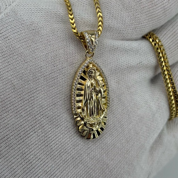 925 Sterling Silver 18K Gold Plated Virgin Mary Pendant Iced CZ 8g Unisex - Picture 3 of 7